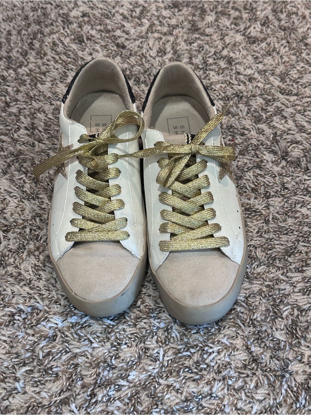 ShuShop women’s White Cream Low-Top Sneakers with Gold Laces shoes size 8
